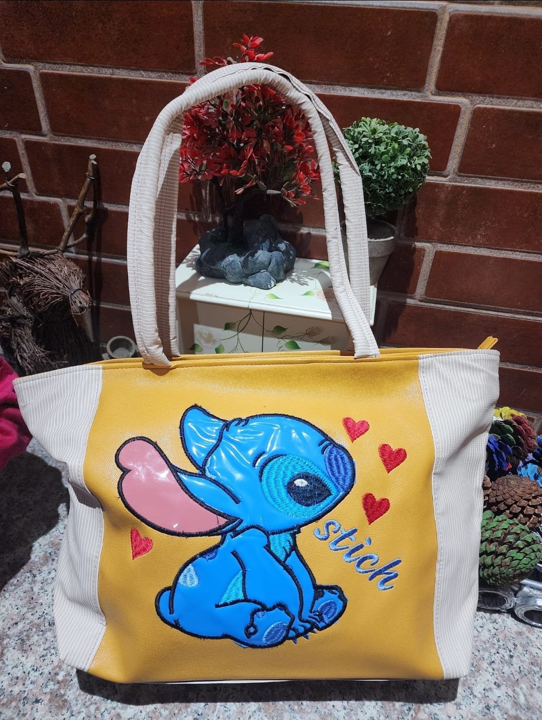 2026/03/1000004759.jpg bolso grande Stitch - Imagen 1